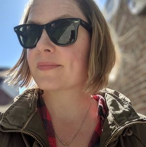 Meet your Posher, Roxanne